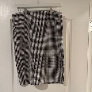 Premise Black and White Houndstooth Pencil Skirt